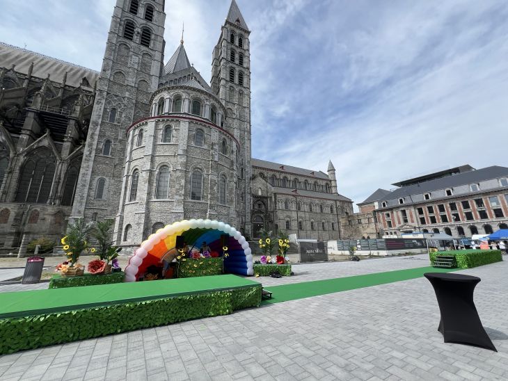 Feathers Fashion & Catwalk Specialist Feathers Fashion & Catwalk Specialist